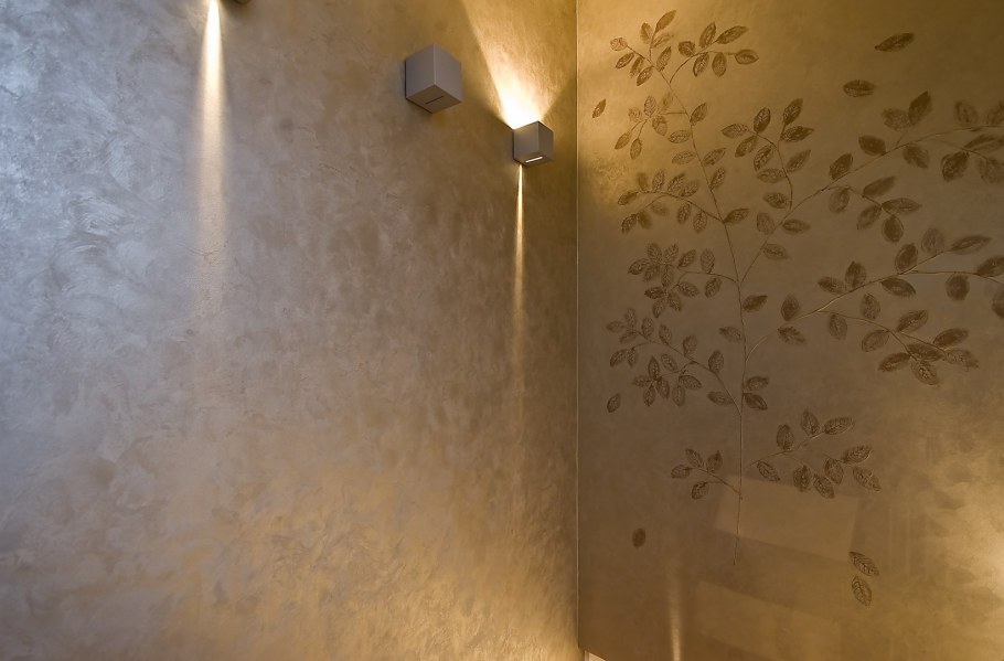 Отделка стен жидкой штукатуркой мокрый шелк