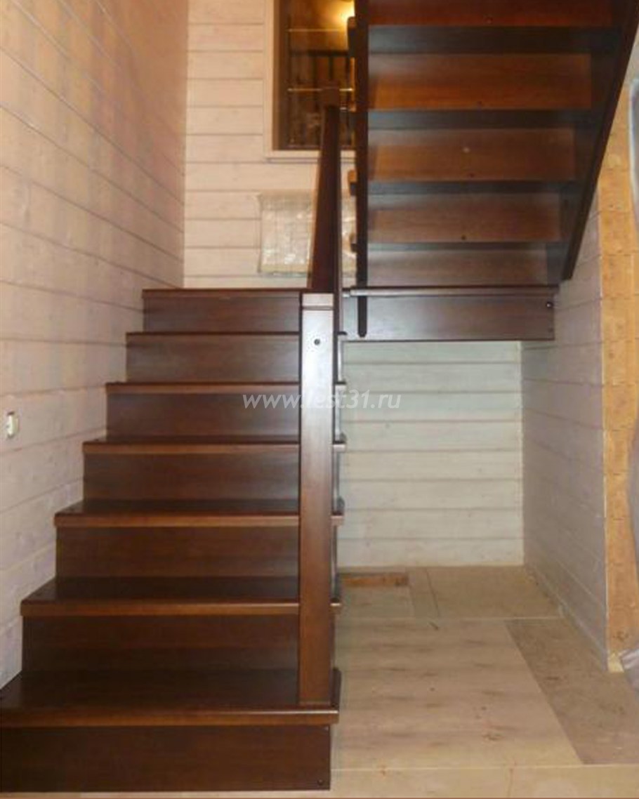 Лестница на второй этаж двухмаршевая