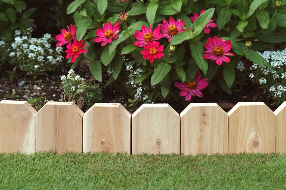 Ограждение для клумбы из дерева