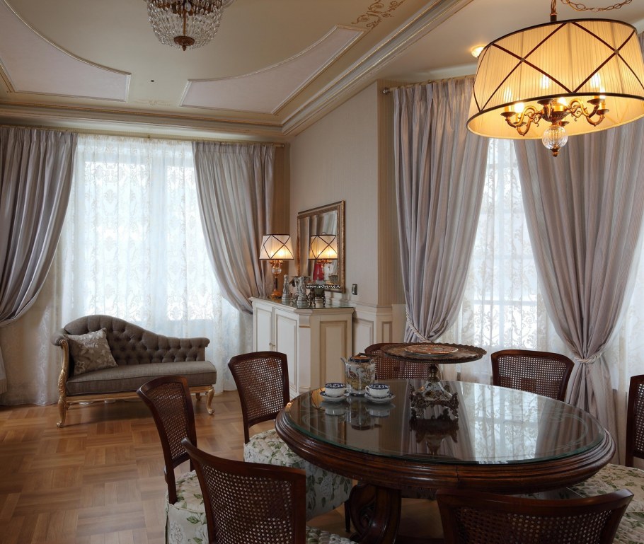 Шторы в столовую-гостиную в классическом стиле