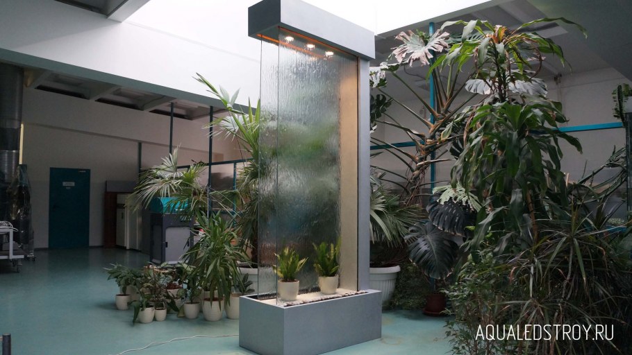 Офис стена водопад