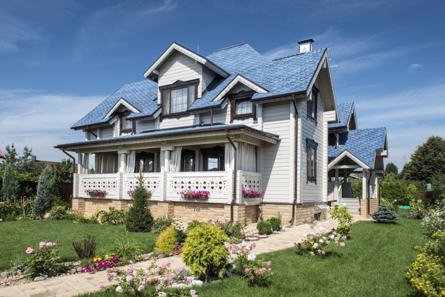 Красивые фасады деревянных домов