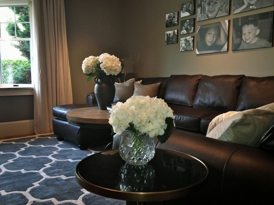 Ковер под коричневый диван