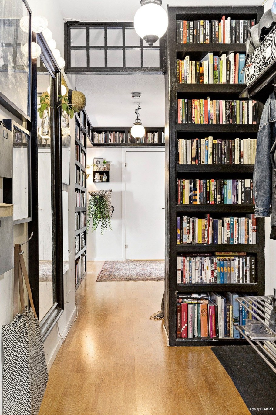 Стеллаж в коридор узкий