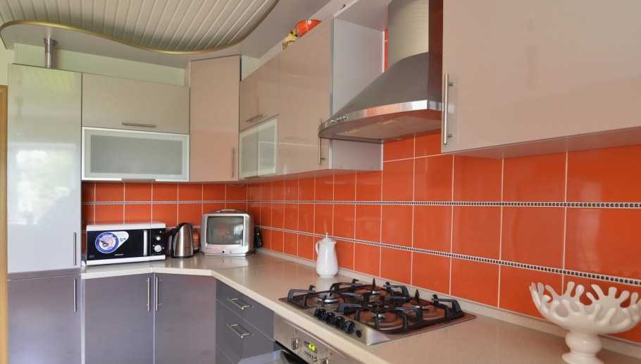 Плитка для фартука оранжевая