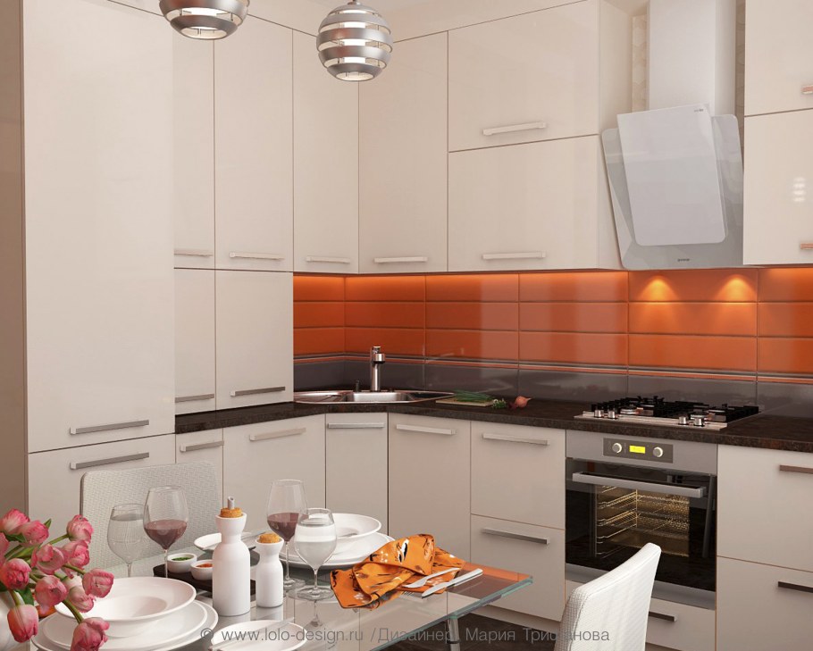 Белая кухня с оранжевым фартуком