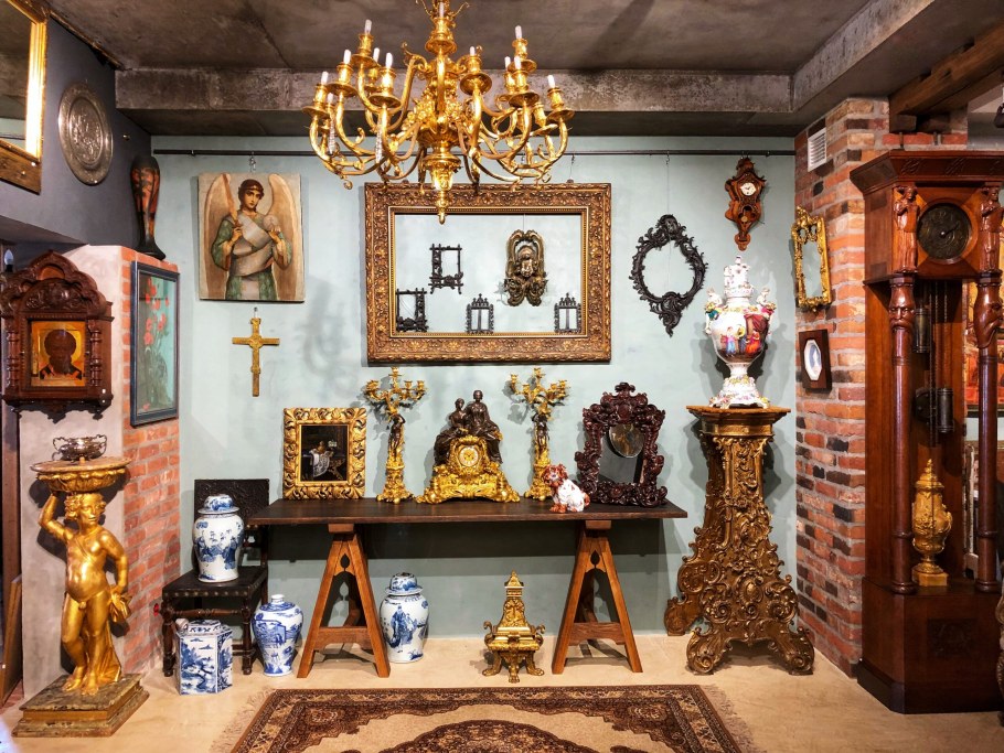 Антикварная Лавка внутри