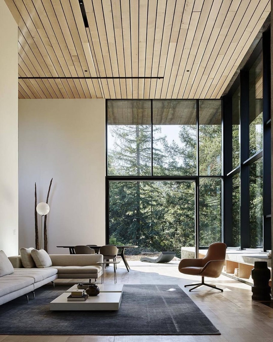 Деревянный потолок в интерьере