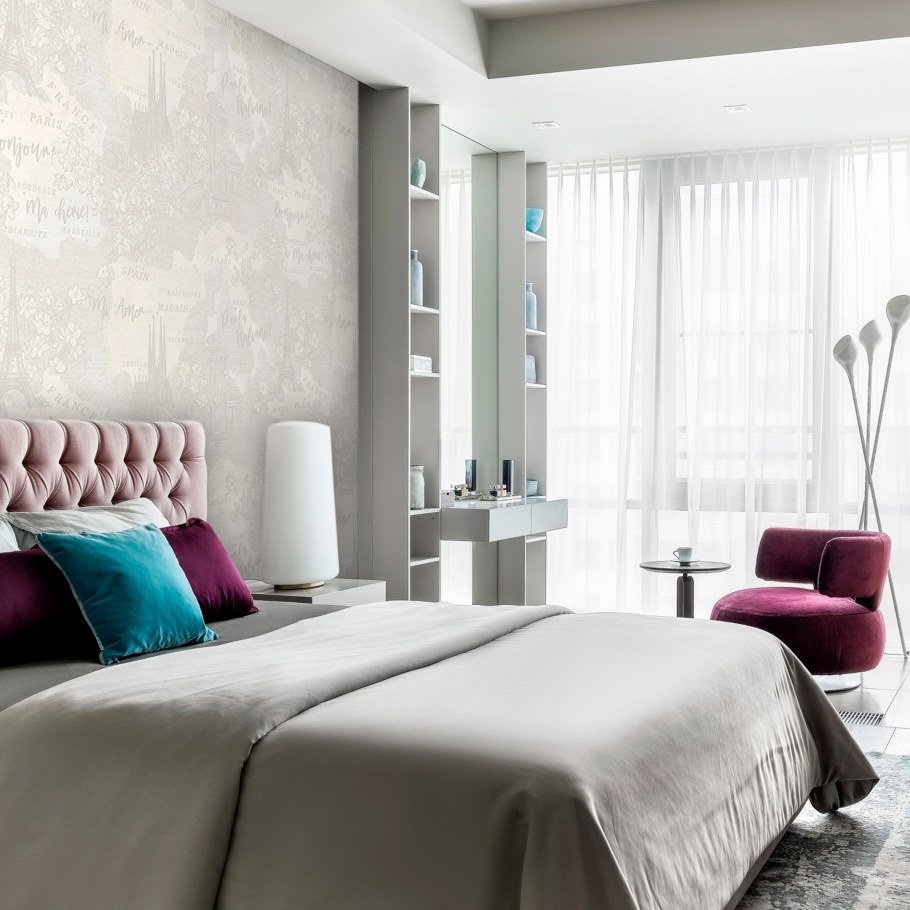 Victoria Stenova Bonjour