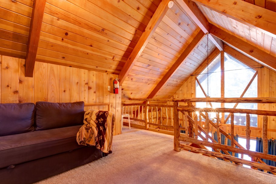 Медвежий угол каминный зал Сургут