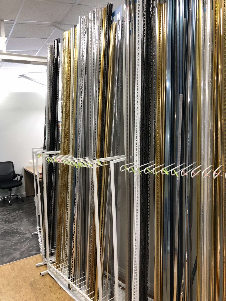 Латунный профиль в интерьере