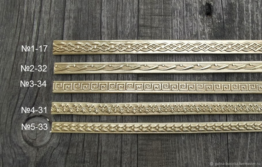 Отделка стен с латунными вставками