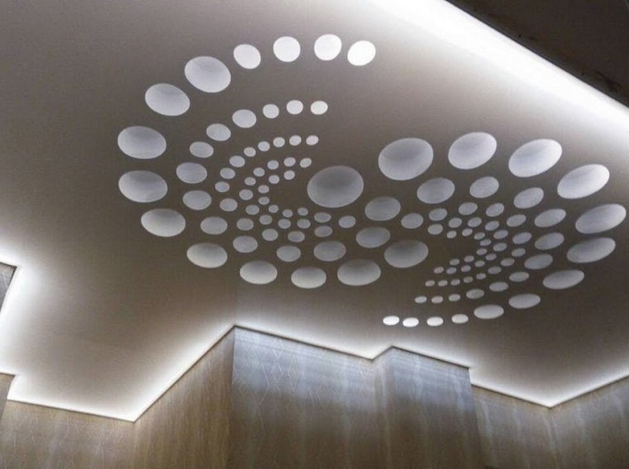 Зал совмещенный с кухней в частном доме