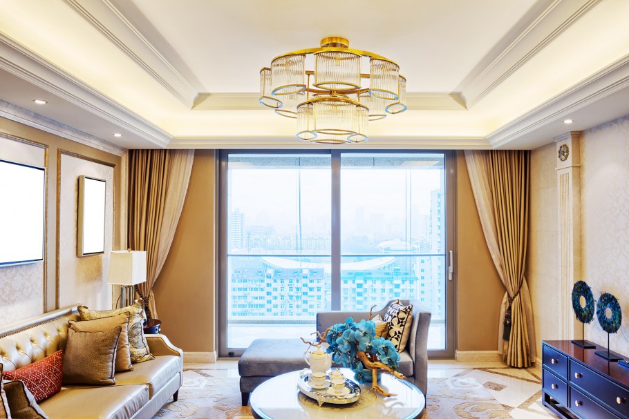 Окна в потолке гостинной