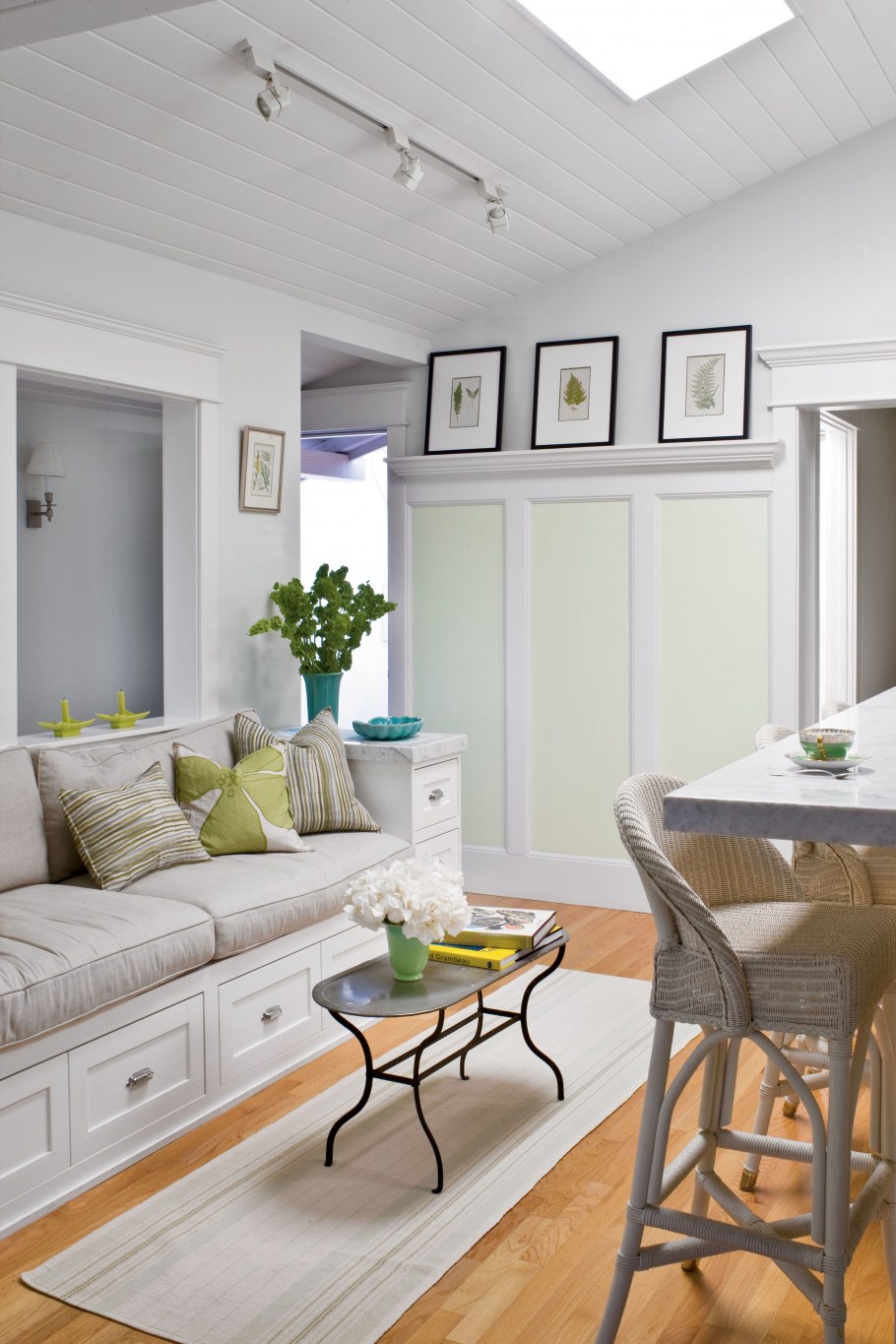 Диван на кухню в стиле Прованс