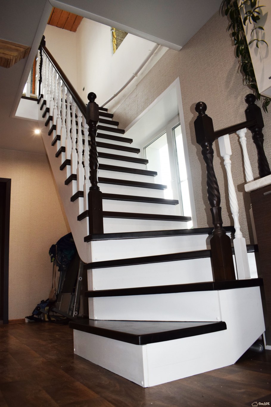 Черно белая лестница