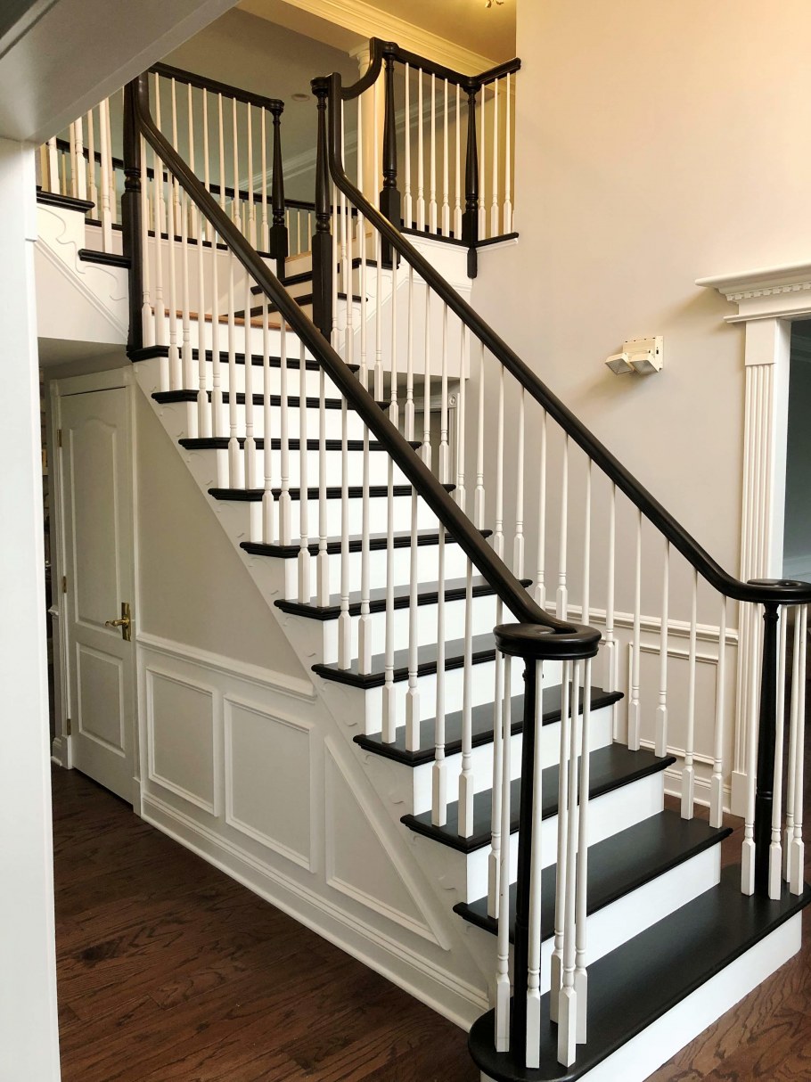 Лестница вниз в доме