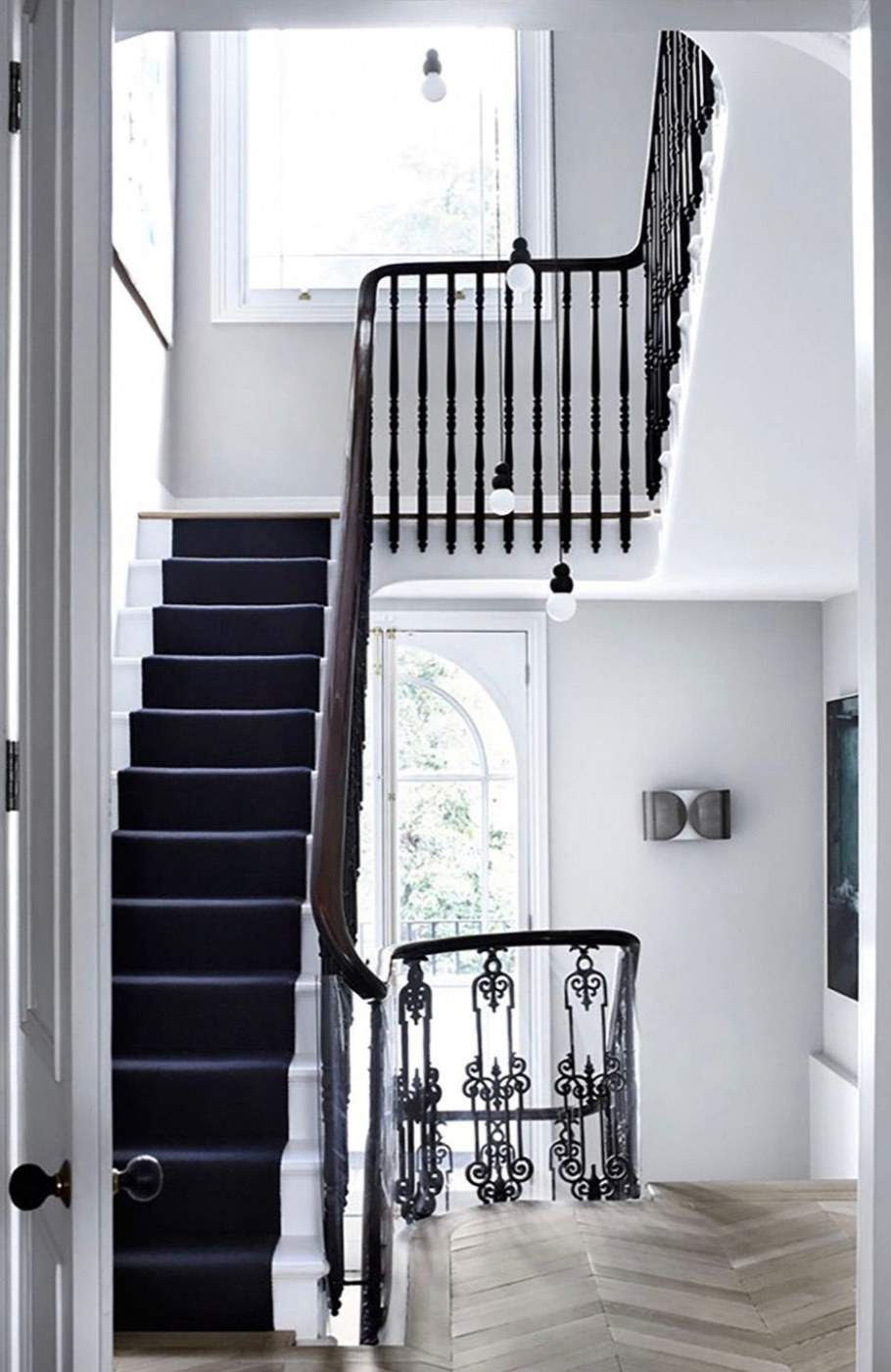 Кованые лестницы в интерьере