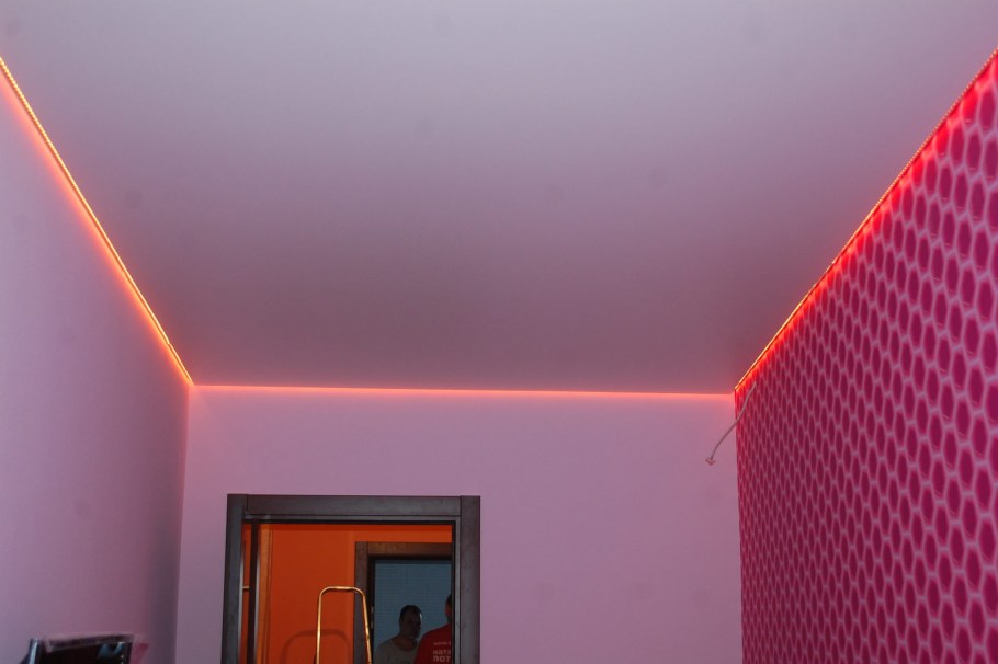 Натяжные потолки с лед подсветкой