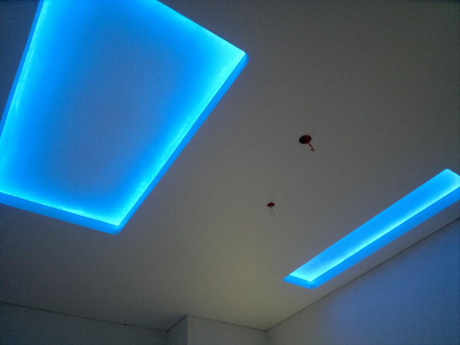 Короб на потолке с подсветкой