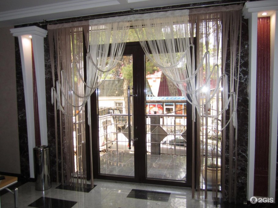 Занавески на витражные окна