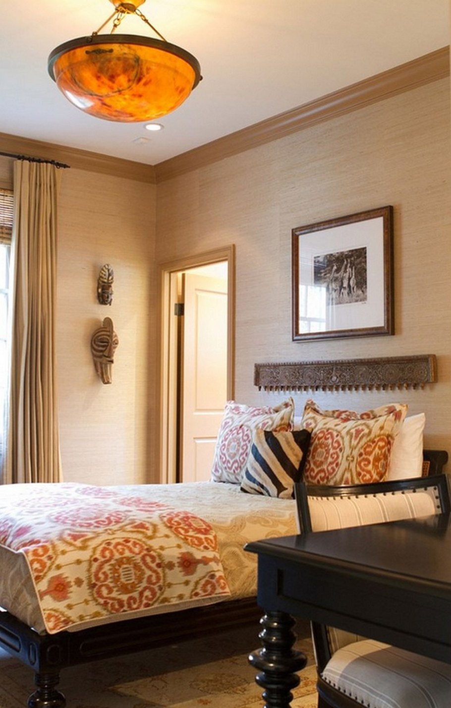 Спальня в теплых тонах