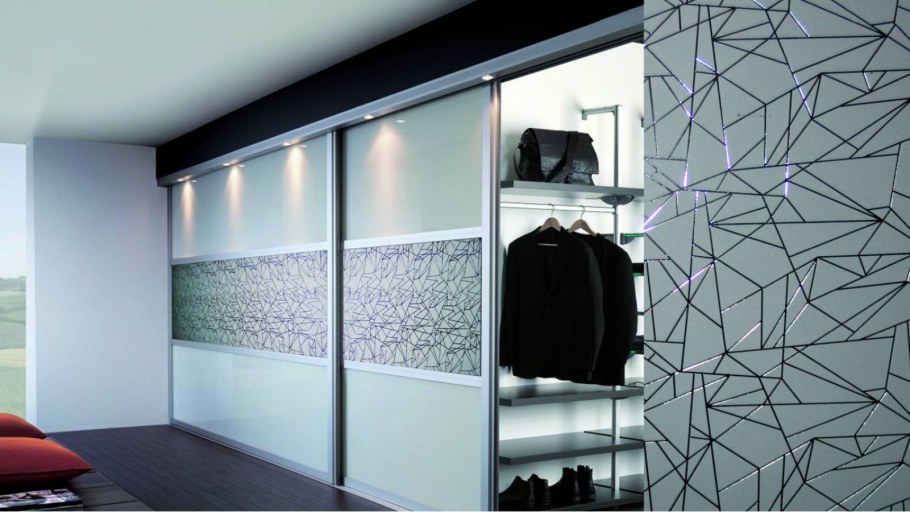 Шкафы купе с декоративными панелями