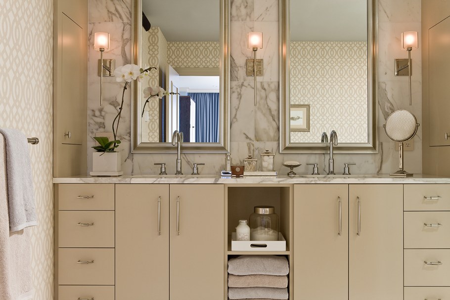 Две раковины шкаф в ванной