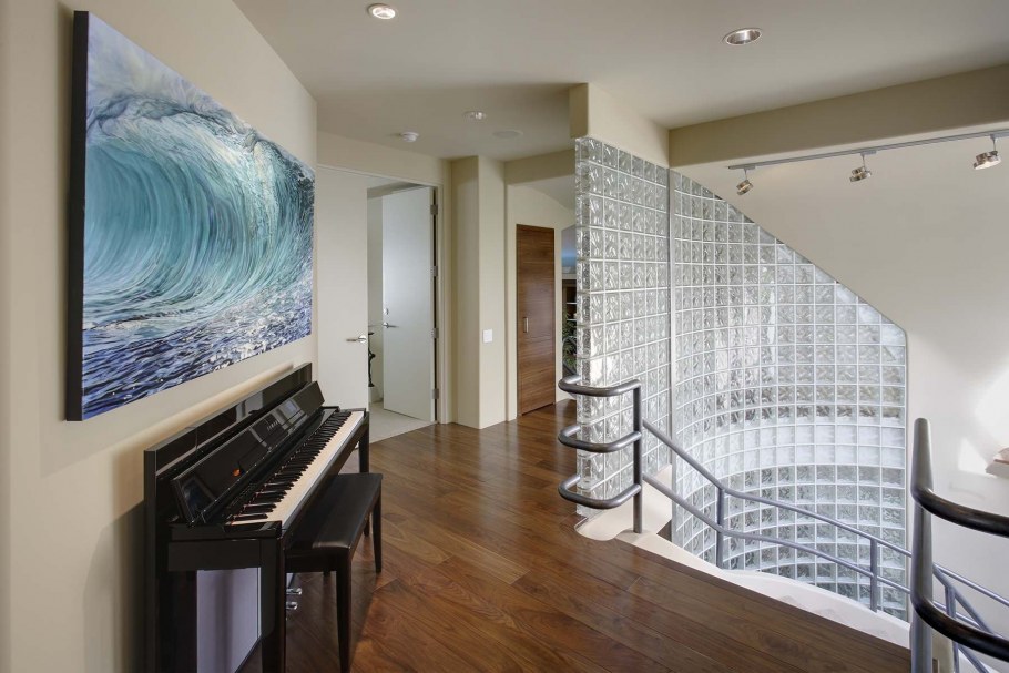 Стена из стеклоблоков в интерьере