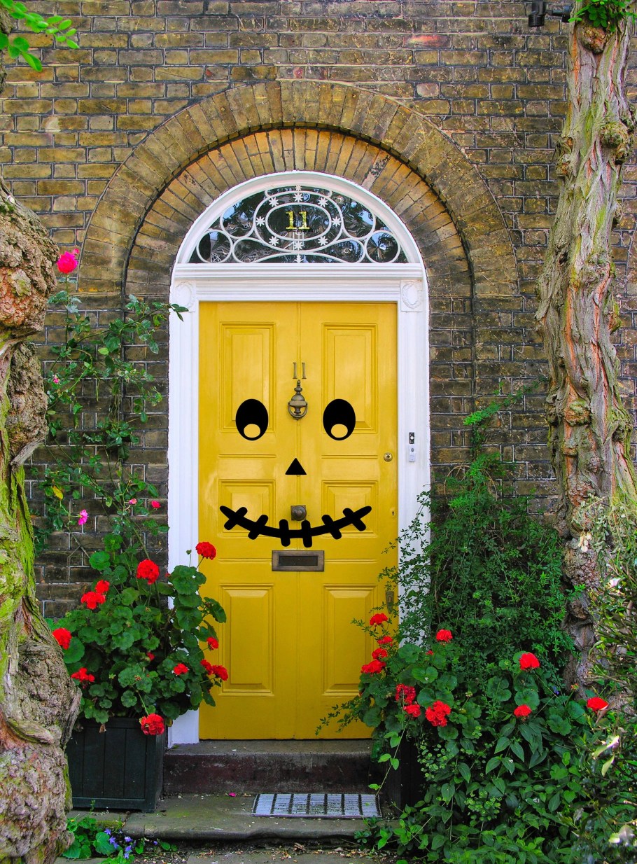 Красивая дверь в дом