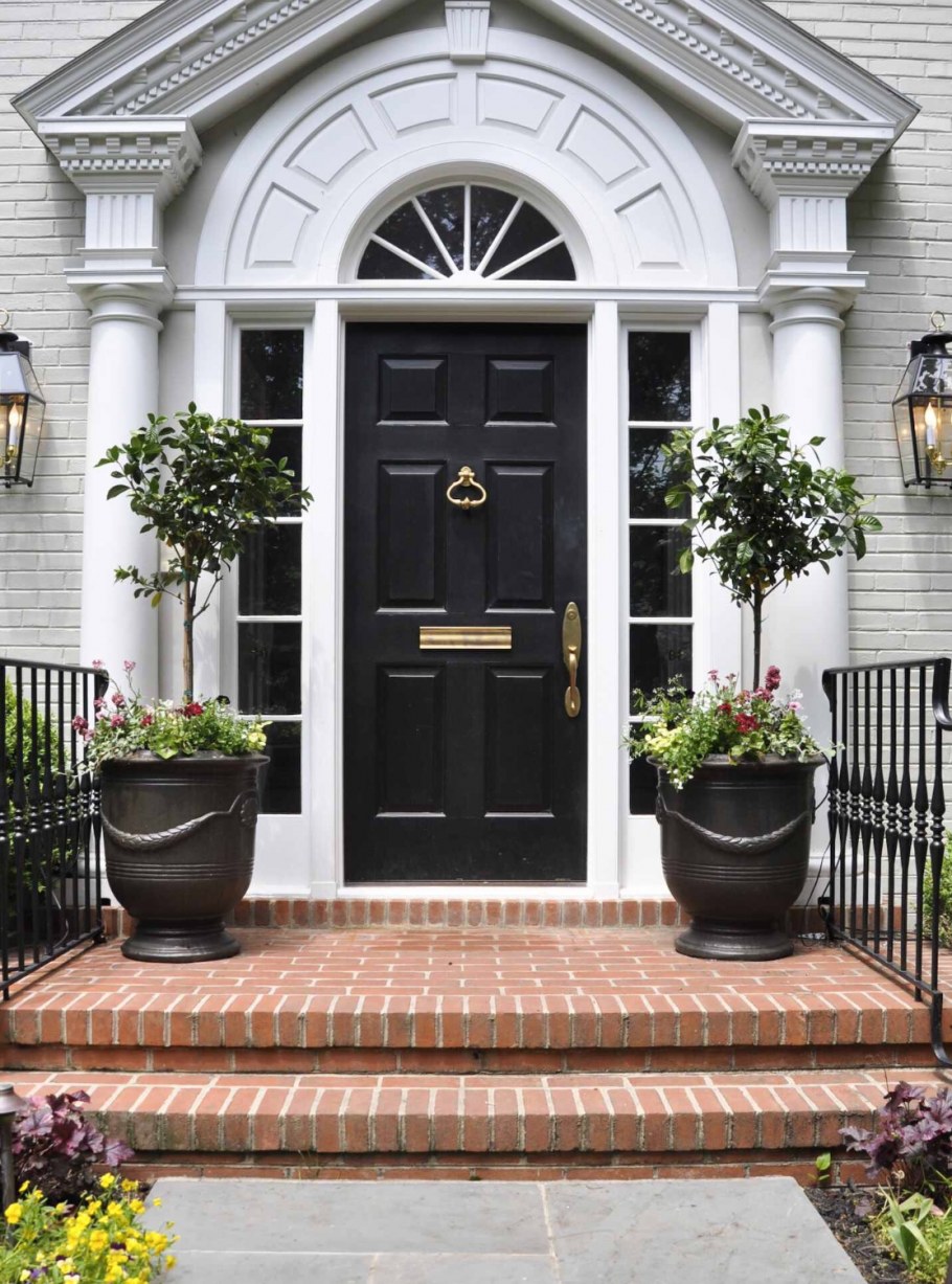 Входная дверь в английском стиле