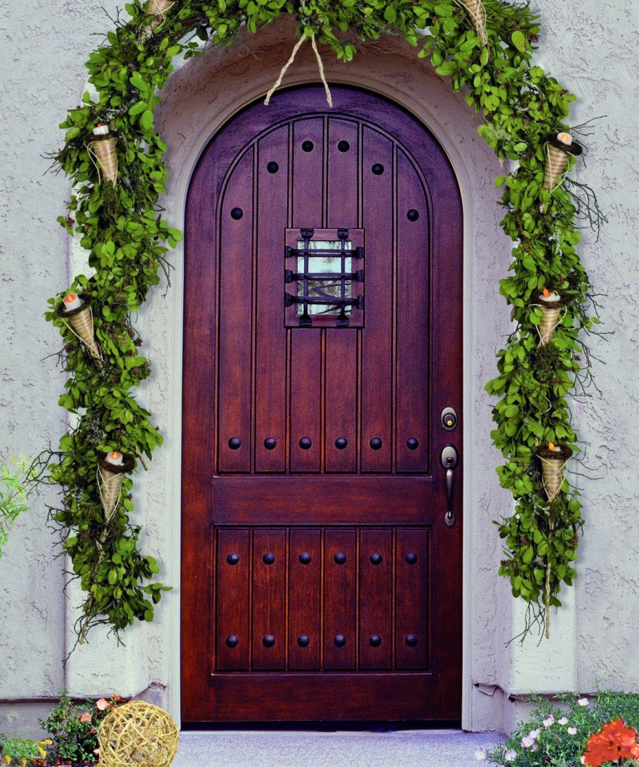 Красивая дверь в дом