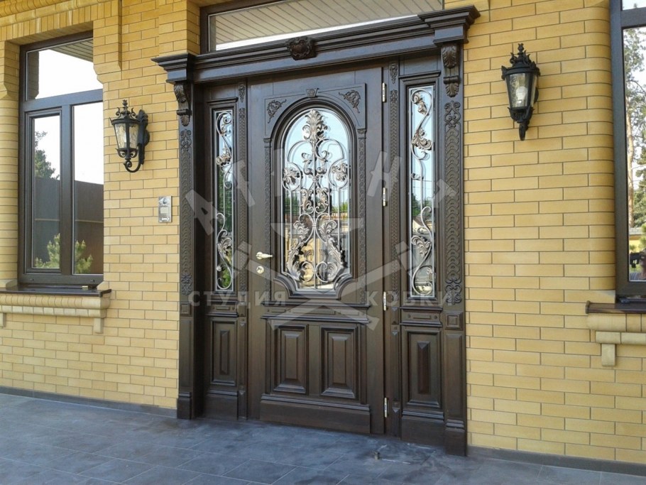 Наружная дверь в частный дом