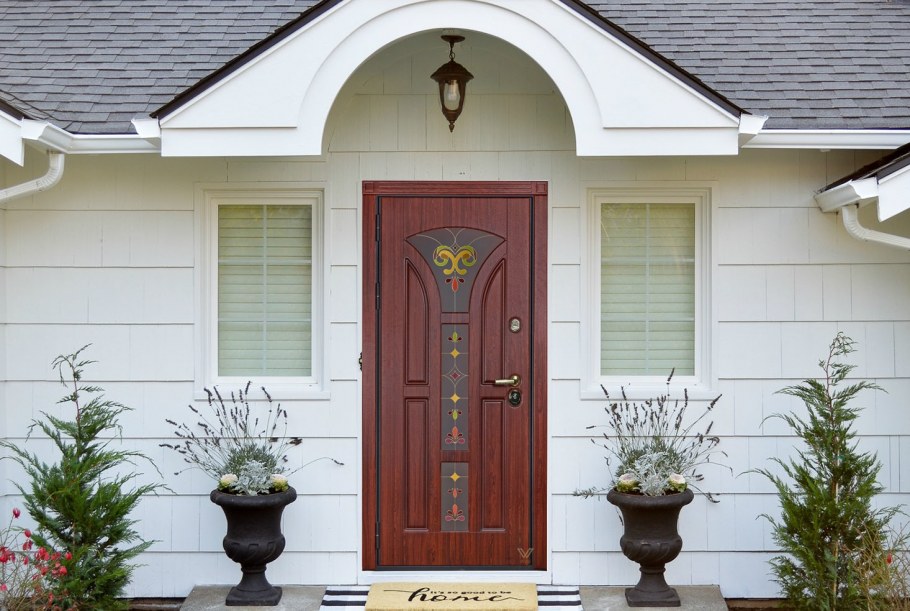 Входная дверь в дом