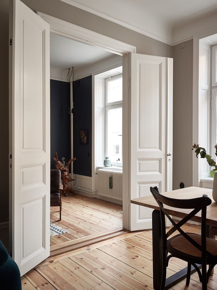 Интерьер однушки белые двери