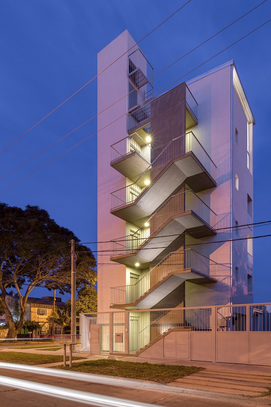 Лестница на фасаде