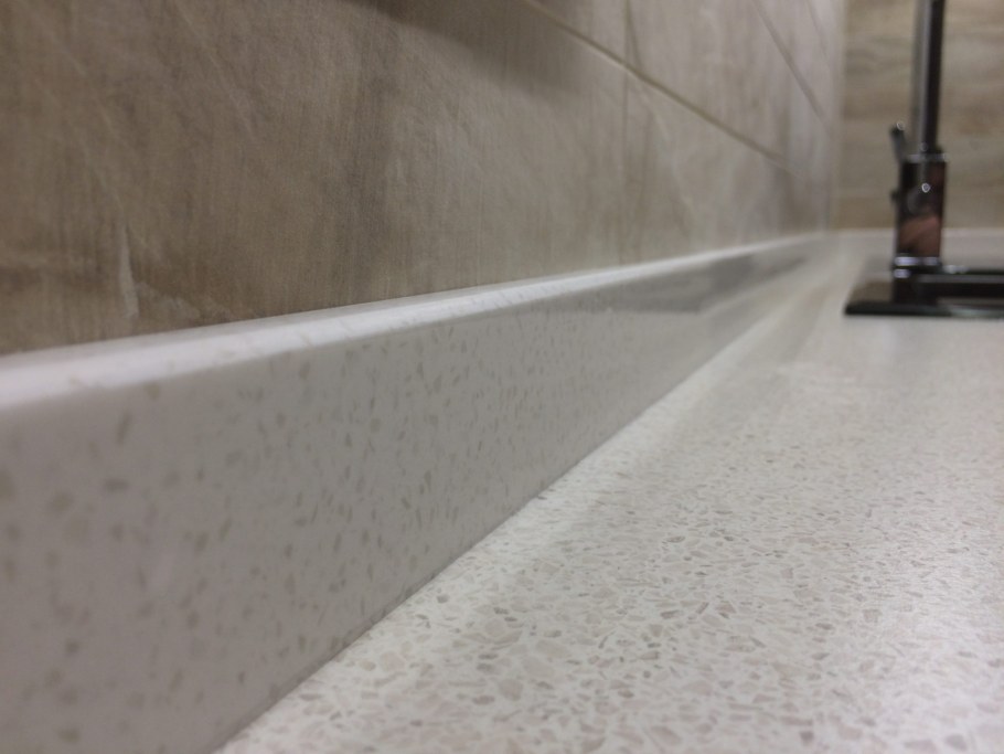 Плинтус из искусственного камня