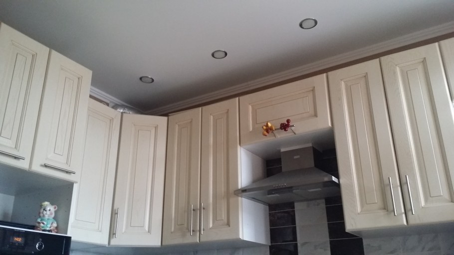 Карниз на кухонном гарнитуре