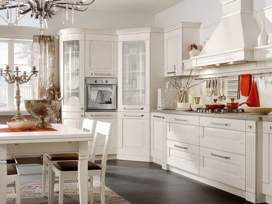 Итальянские кухни в белых тонах