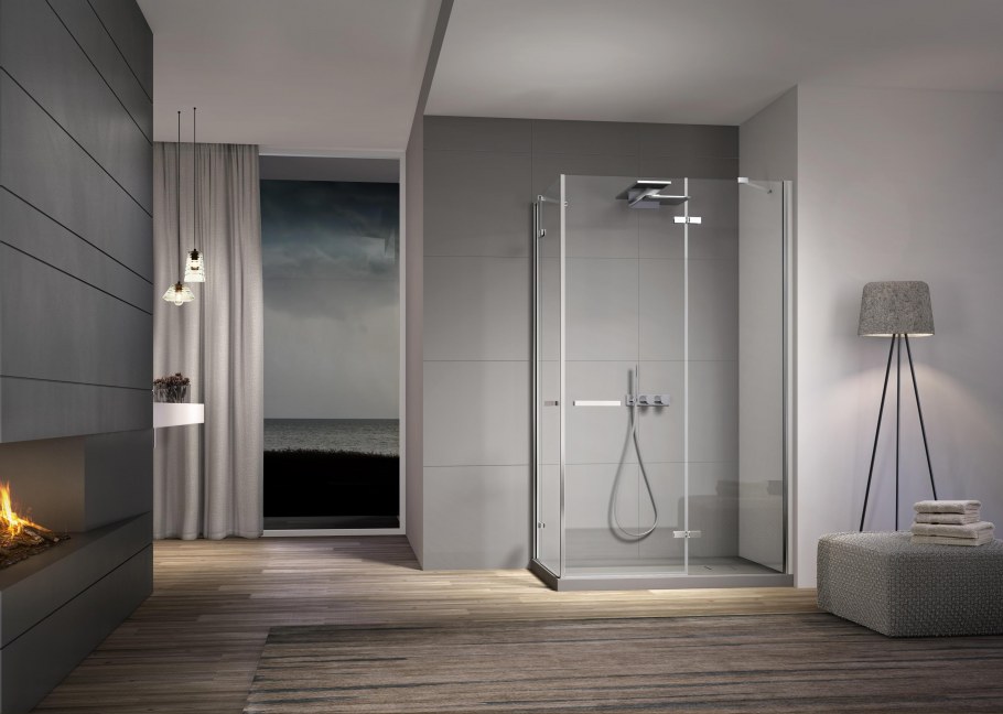 Стильная ванная комната со стеклянной душевой