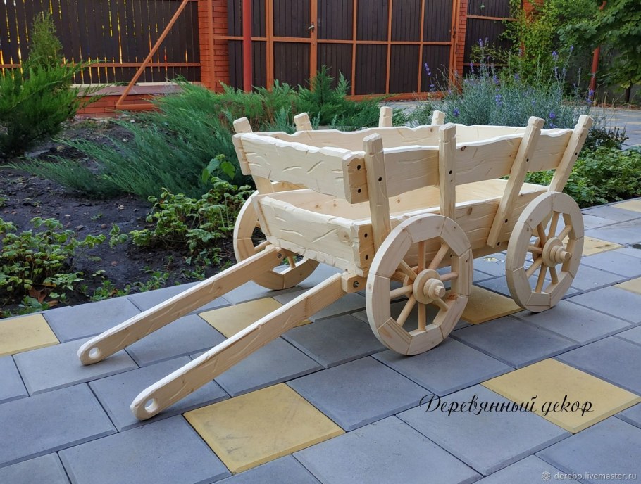 Тележка декоративная для сада