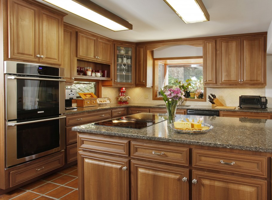 Недорогая кухня сиреневого цвета