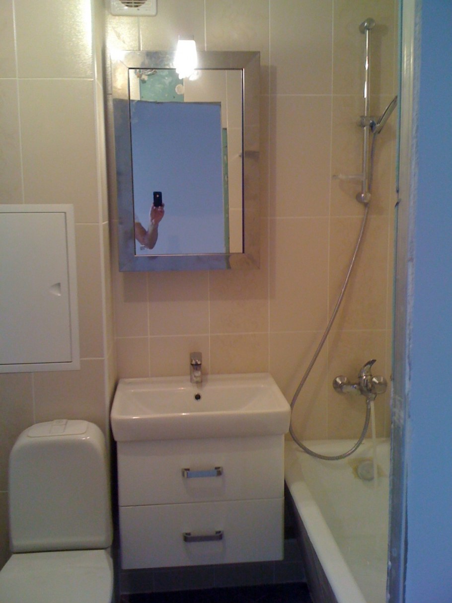 Стекло вместо плитки в ванной