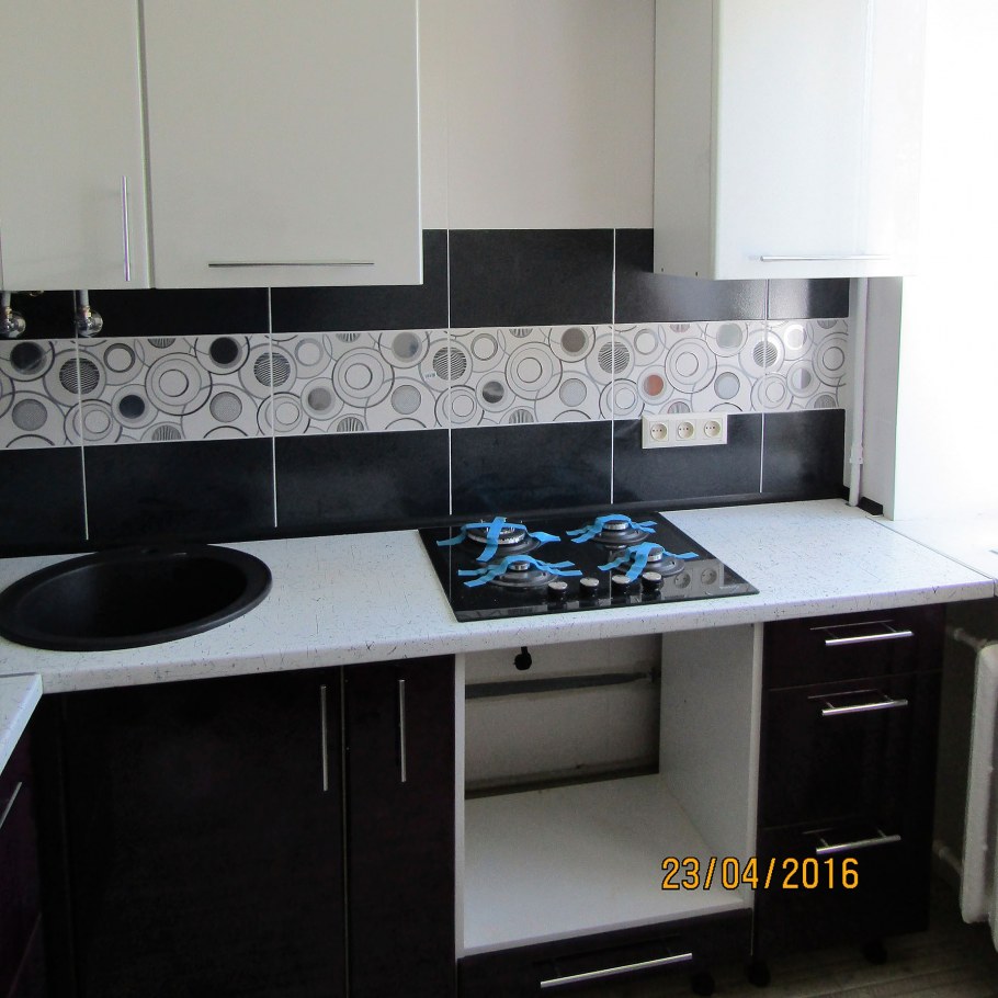 Кухня черный низ баклажановый верх