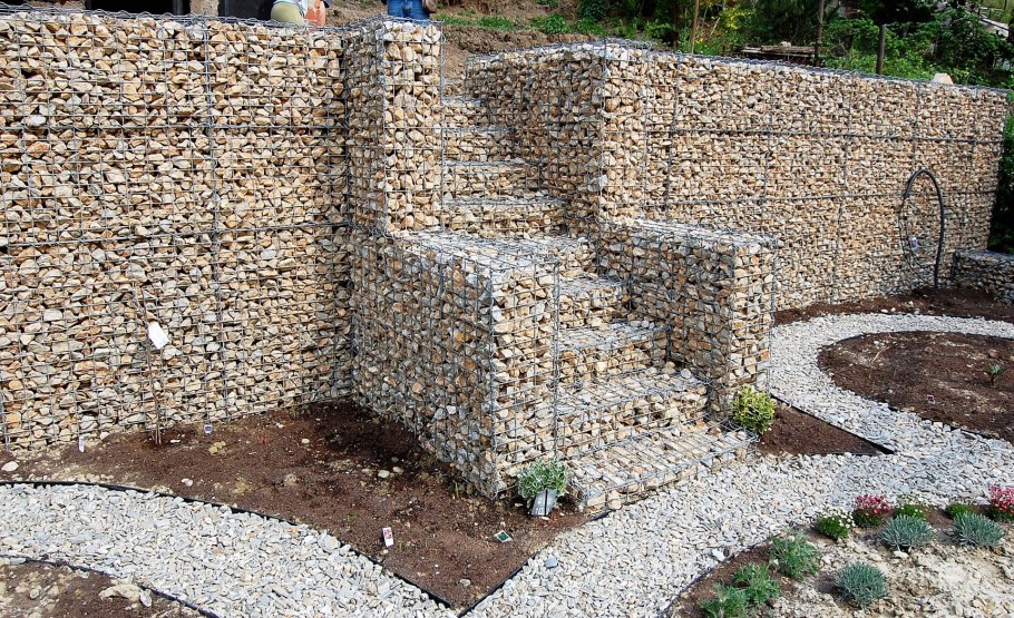 Габионы лавочки подпорная стена