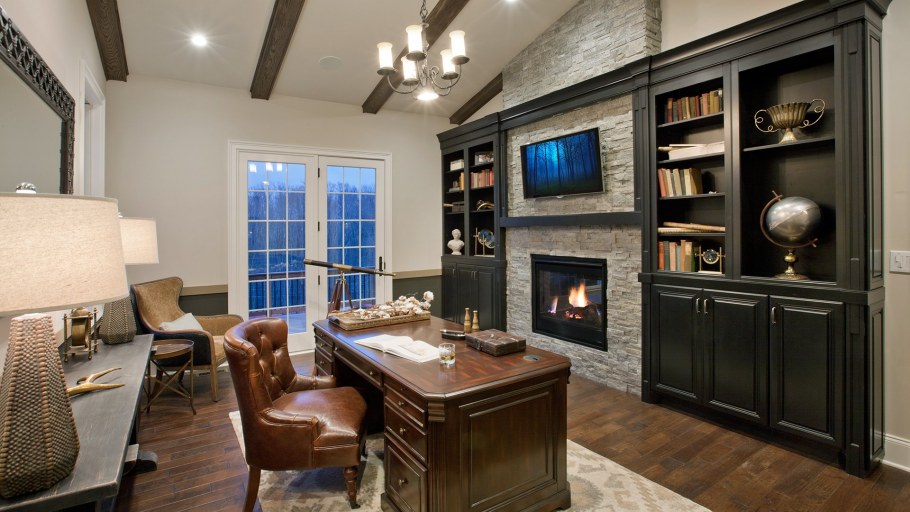 Кабинет с камином