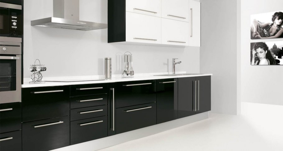 Черно белая кухня