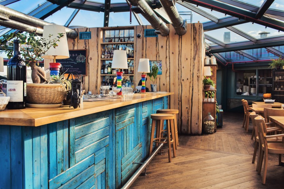 Ресторан на крыше с бассейном