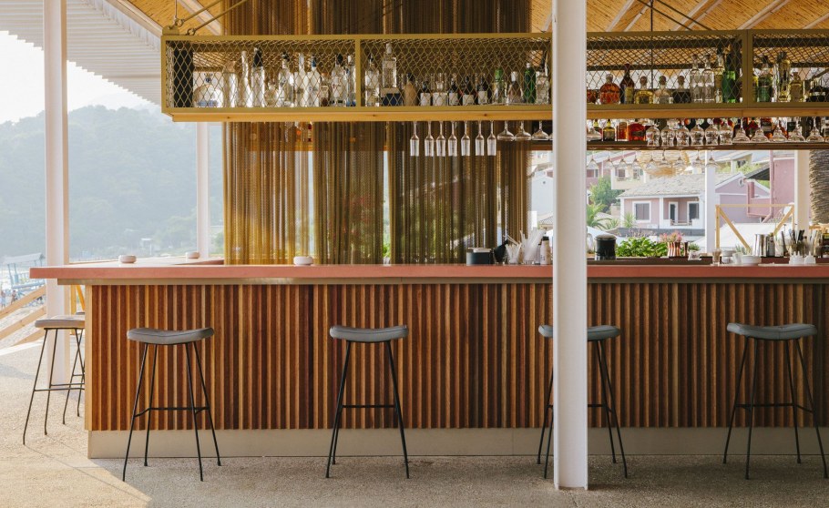 Уличная барная стойка