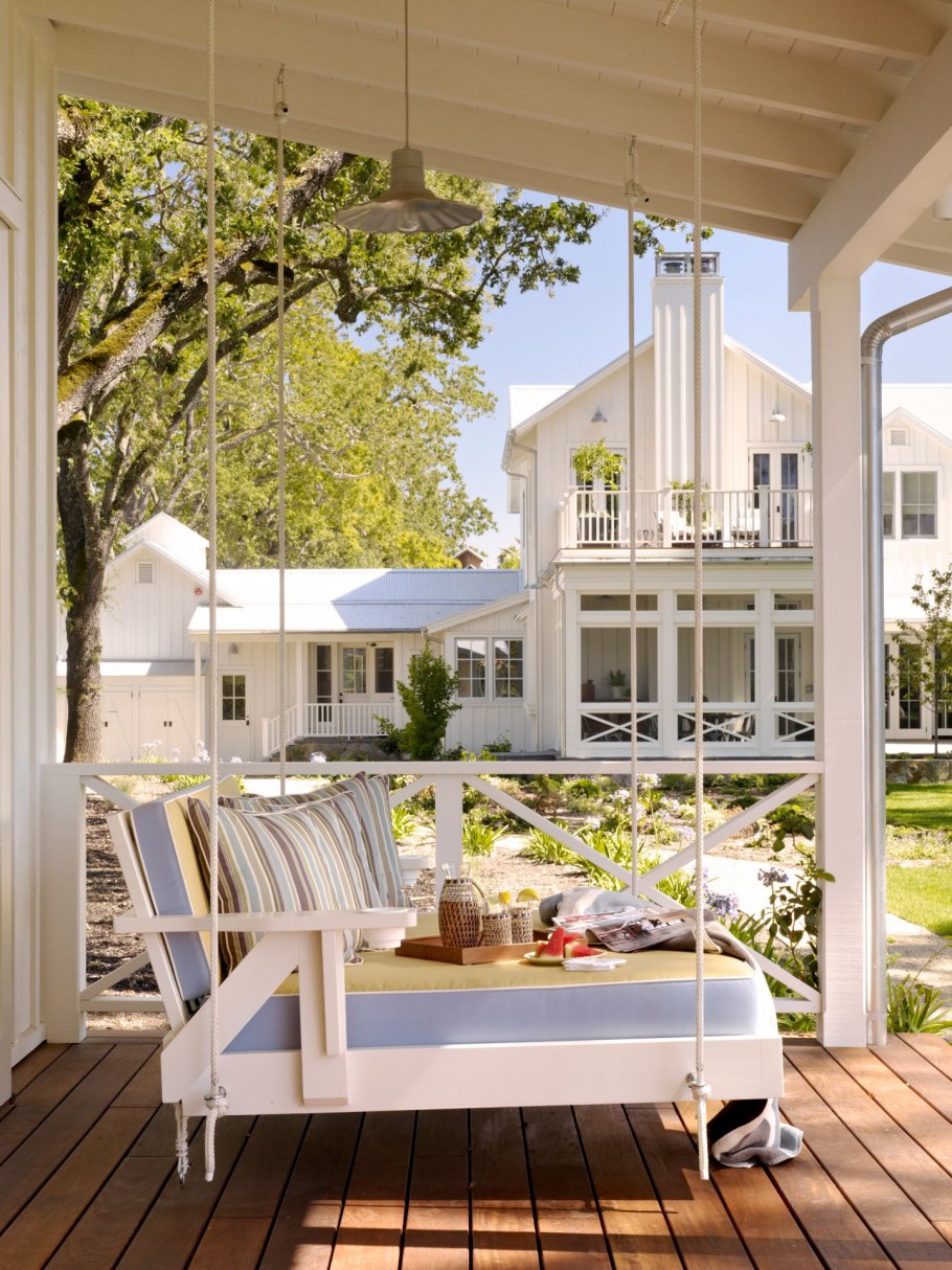 Качели на веранде